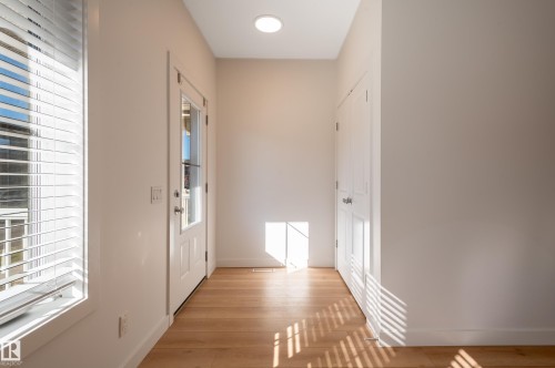 1543 Plum Circle, Edmonton, AB - Indoor Photo Showing Other Room
