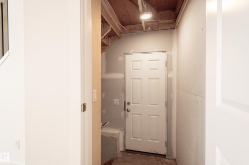 1543 Plum Circle, Edmonton, AB - Indoor Photo Showing Other Room