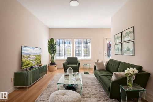 1543 Plum Circle, Edmonton, AB - Indoor Photo Showing Living Room