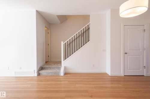 1543 Plum Circle, Edmonton, AB - Indoor Photo Showing Other Room