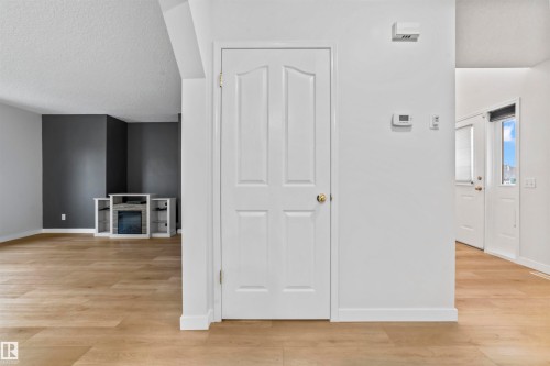 3231 30 Avenue Nw, Edmonton, AB - Indoor Photo Showing Other Room