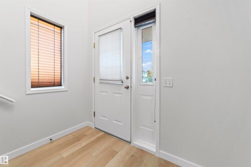 3231 30 Avenue Nw, Edmonton, AB - Indoor Photo Showing Other Room
