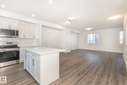 14 735 Allard Boulevard, Edmonton, AB - Indoor Photo Showing Kitchen
