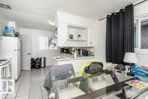 9324 120 Avenue, Edmonton, AB - Indoor Photo Showing Kitchen