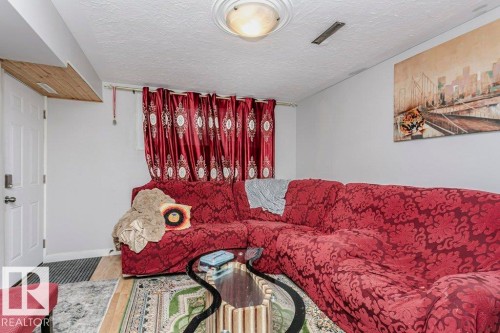 9324 120 Avenue, Edmonton, AB - Indoor Photo Showing Bedroom