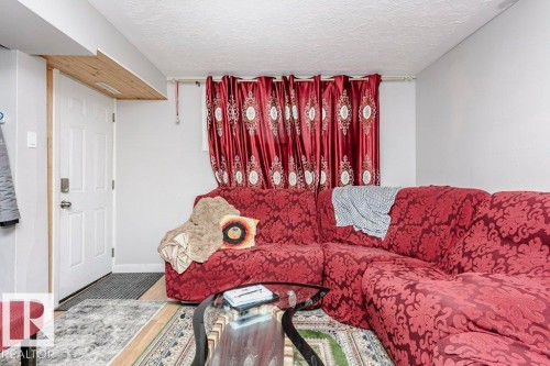 9324 120 Avenue, Edmonton, AB - Indoor Photo Showing Bedroom