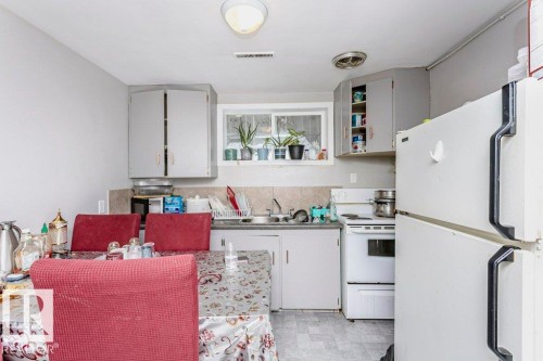 9324 120 Avenue, Edmonton, AB - Indoor Photo Showing Kitchen