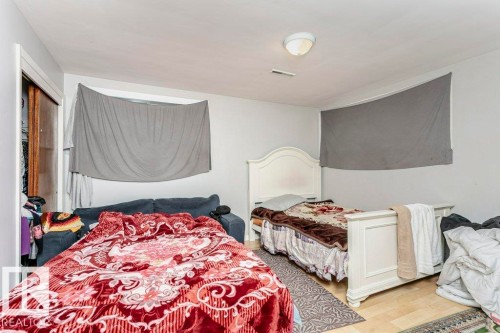 9324 120 Avenue, Edmonton, AB - Indoor Photo Showing Bedroom