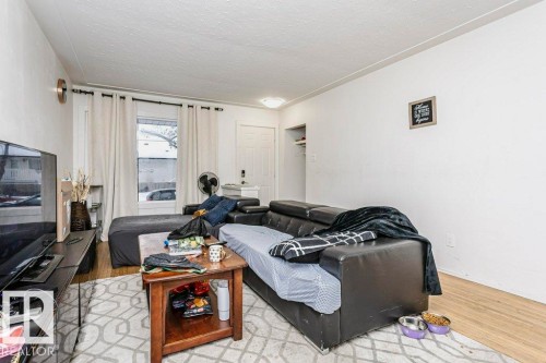 9324 120 Avenue, Edmonton, AB - Indoor