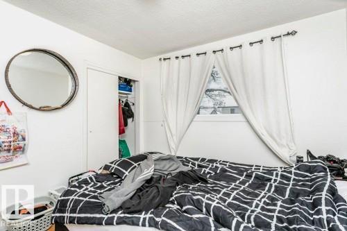 9324 120 Avenue, Edmonton, AB - Indoor Photo Showing Bedroom