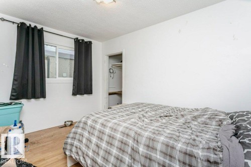 9324 120 Avenue, Edmonton, AB - Indoor Photo Showing Bedroom