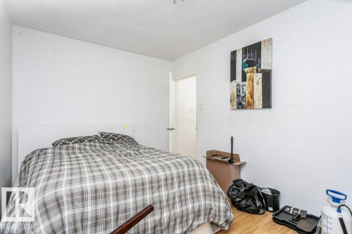9324 120 Avenue, Edmonton, AB - Indoor Photo Showing Bedroom