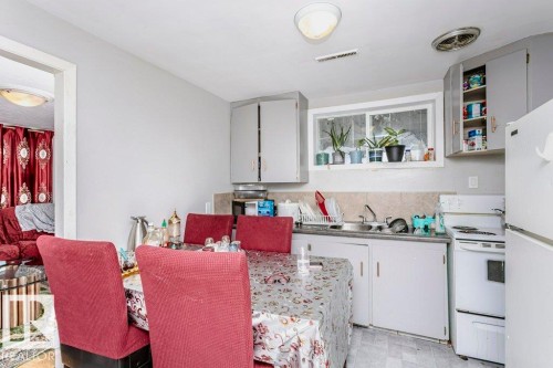 9324 120 Avenue, Edmonton, AB - Indoor Photo Showing Kitchen