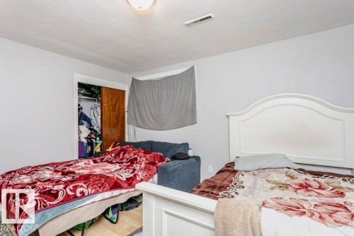 9324 120 Avenue, Edmonton, AB - Indoor Photo Showing Bedroom
