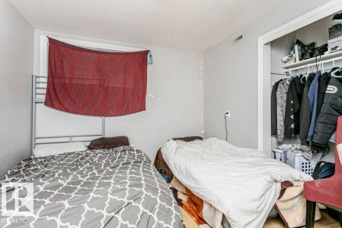 9324 120 Avenue, Edmonton, AB - Indoor Photo Showing Bedroom