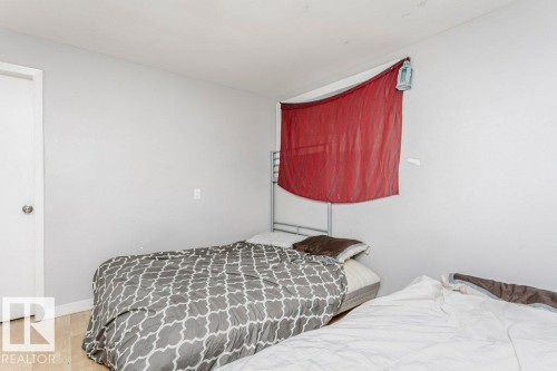9324 120 Avenue, Edmonton, AB - Indoor Photo Showing Bedroom