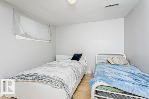 9324 120 Avenue, Edmonton, AB - Indoor Photo Showing Bedroom
