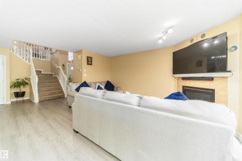 8518 6 Av, Edmonton, AB - Indoor