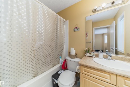 8518 6 Av, Edmonton, AB - Indoor Photo Showing Bathroom
