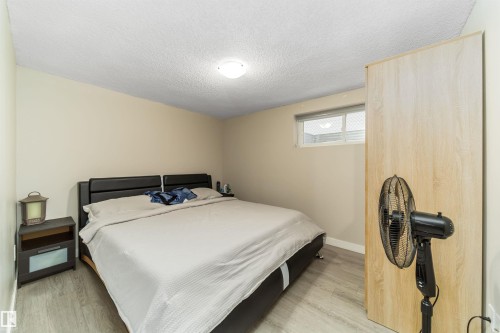 8518 6 Av, Edmonton, AB - Indoor Photo Showing Bedroom