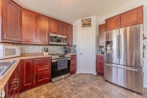 7808 163 Avenue, Edmonton, AB - Indoor Photo Showing Kitchen