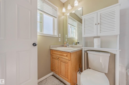 7808 163 Avenue, Edmonton, AB - Indoor Photo Showing Bathroom