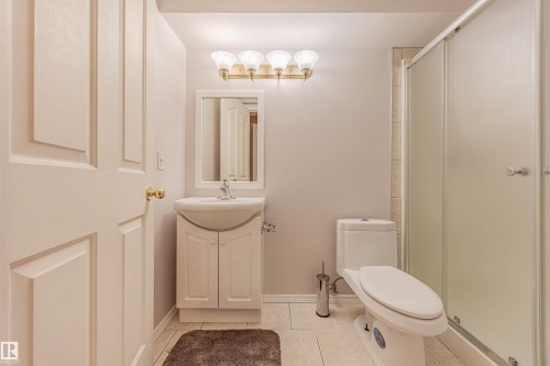7808 163 Avenue, Edmonton, AB - Indoor Photo Showing Bathroom