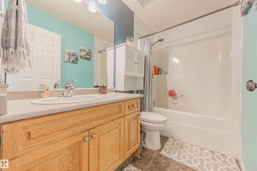 7808 163 Avenue, Edmonton, AB - Indoor Photo Showing Bathroom