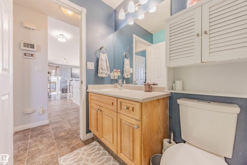 7808 163 Avenue, Edmonton, AB - Indoor Photo Showing Bathroom