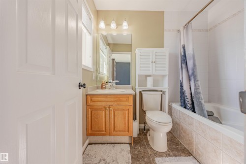 7808 163 Avenue, Edmonton, AB - Indoor Photo Showing Bathroom
