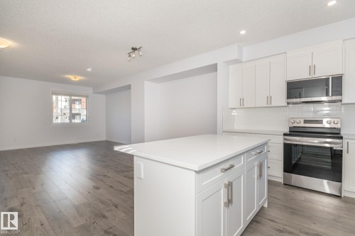 11 735 Allard Boulevard, Edmonton, AB - Indoor Photo Showing Kitchen