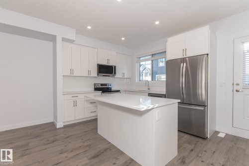 11 735 Allard Boulevard, Edmonton, AB - Indoor Photo Showing Kitchen