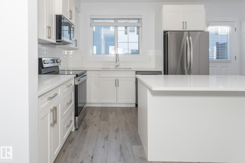 11 735 Allard Boulevard, Edmonton, AB - Indoor Photo Showing Kitchen With Upgraded Kitchen