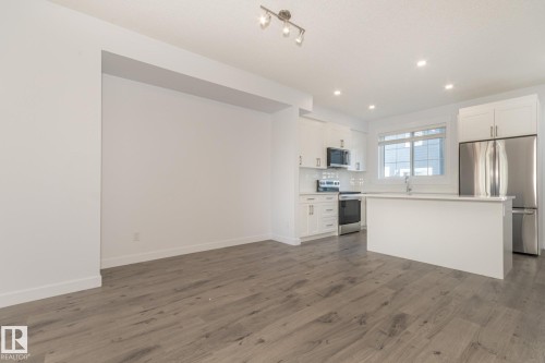 11 735 Allard Boulevard, Edmonton, AB - Indoor Photo Showing Kitchen