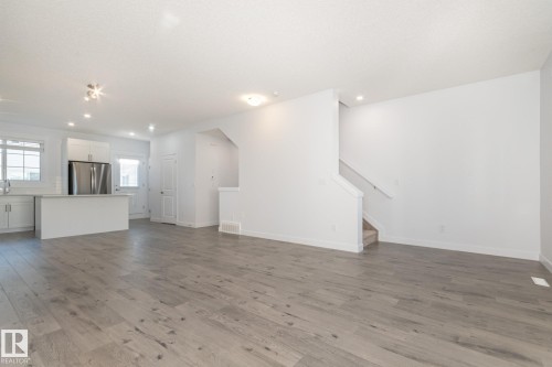 11 735 Allard Boulevard, Edmonton, AB - Indoor Photo Showing Kitchen