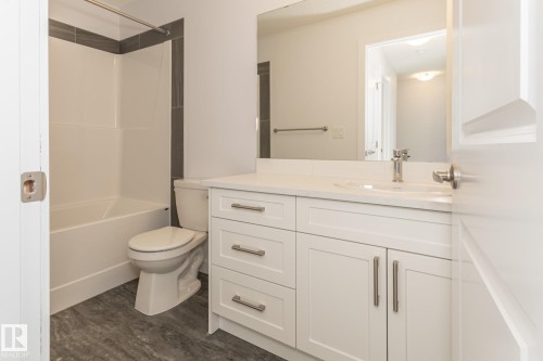 11 735 Allard Boulevard, Edmonton, AB - Indoor Photo Showing Bathroom