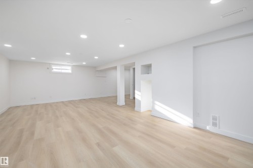 14736 122 Street, Edmonton, AB - Indoor