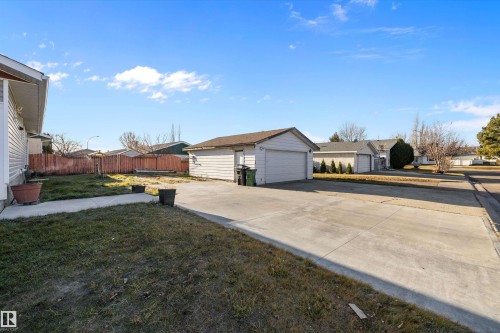 14736 122 Street, Edmonton, AB - Outdoor