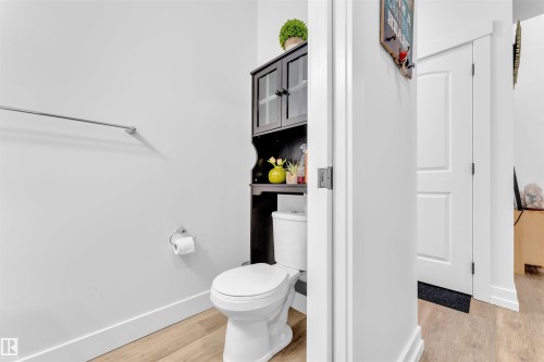4231 Charles Close, Edmonton, AB - Indoor Photo Showing Bathroom