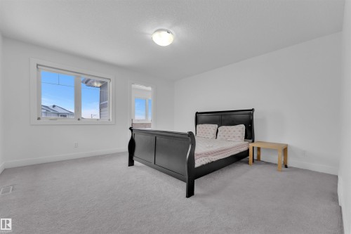 4231 Charles Close, Edmonton, AB - Indoor Photo Showing Bedroom