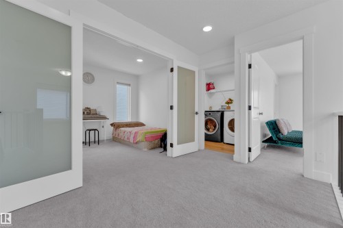 4231 Charles Close, Edmonton, AB - Indoor