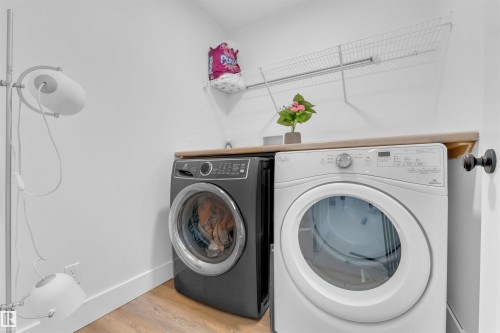 4231 Charles Close, Edmonton, AB - Indoor Photo Showing Laundry Room