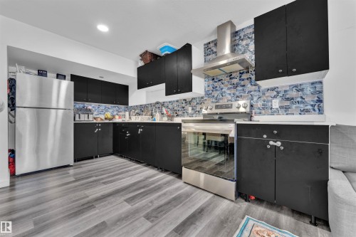 4231 Charles Close, Edmonton, AB - Indoor Photo Showing Kitchen