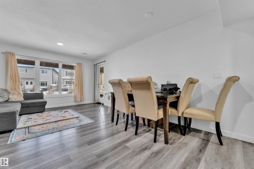4231 Charles Close, Edmonton, AB - Indoor Photo Showing Living Room