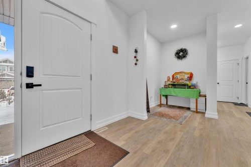 4231 Charles Close, Edmonton, AB - Indoor Photo Showing Other Room