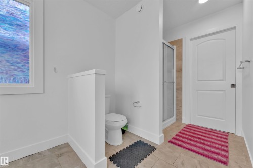 4231 Charles Close, Edmonton, AB - Indoor Photo Showing Bathroom