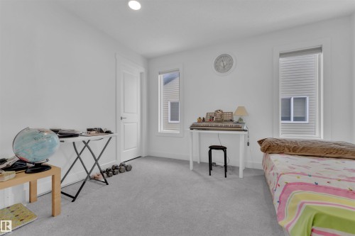 4231 Charles Close, Edmonton, AB - Indoor Photo Showing Bedroom