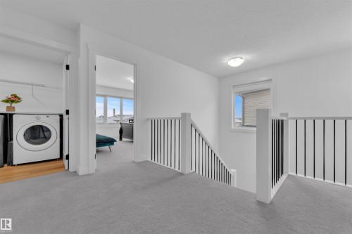 4231 Charles Close, Edmonton, AB - Indoor