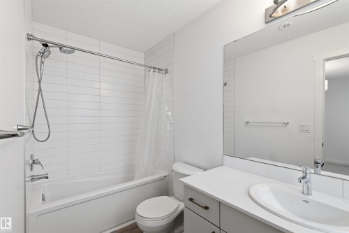 19 525 Secord Boulevard, Edmonton, AB - Indoor Photo Showing Bathroom