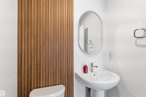 19 525 Secord Boulevard, Edmonton, AB - Indoor Photo Showing Bathroom